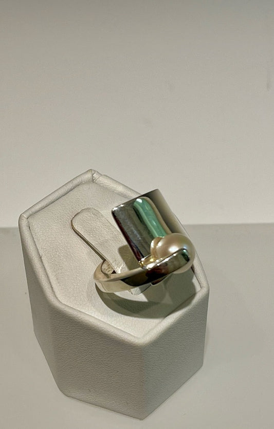 PEARL WITH STERLING SILVER RING  BR0984