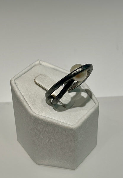 PEARL WITH OXIDIZED  STERLING SILVER RING  BR0986