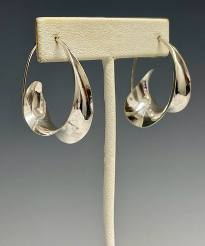 Sterling Silver "Loop B" Earrings MB124E