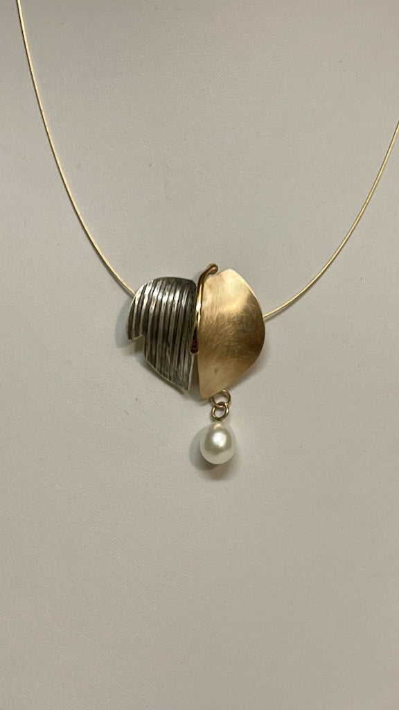 STERLING SILVER AND 14K LEAF PENDANT WITH PEARL AND SINGLE 14K WIRE NECKLACE MB163N