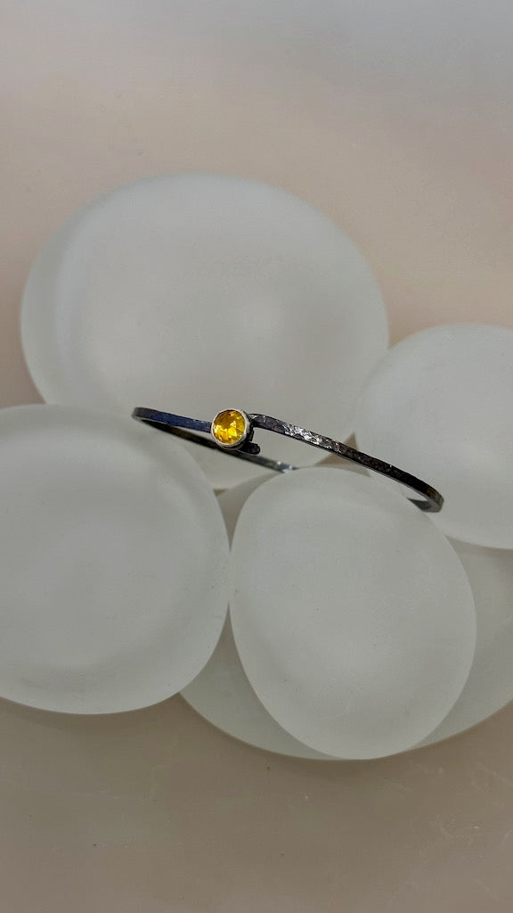 OXIDIZED STERLING SILVER BANGLE WITH CITRINE NM458B