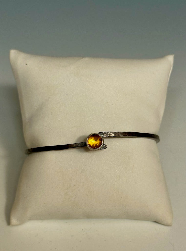 OXIDIZED STERLING SILVER BANGLE WITH CITRINE NM458B